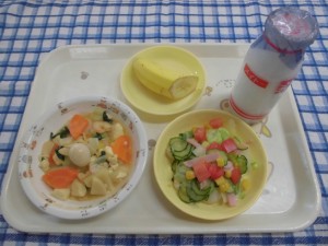 豆腐の五目煮・カラフル中華あえ ≪おやつ≫　牛乳・バナナ