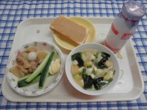 鶏肉のさっぱり煮・みそ汁・スティックきゅうり（マヨネーズ添え） ≪おやつ≫　牛乳・きなこクリームトースト