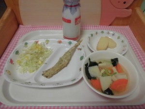 ししゃものいそべ揚げ・凍り豆腐のみそ汁・せんキャベツ ≪おやつ≫　牛乳・　手作りちんすこう